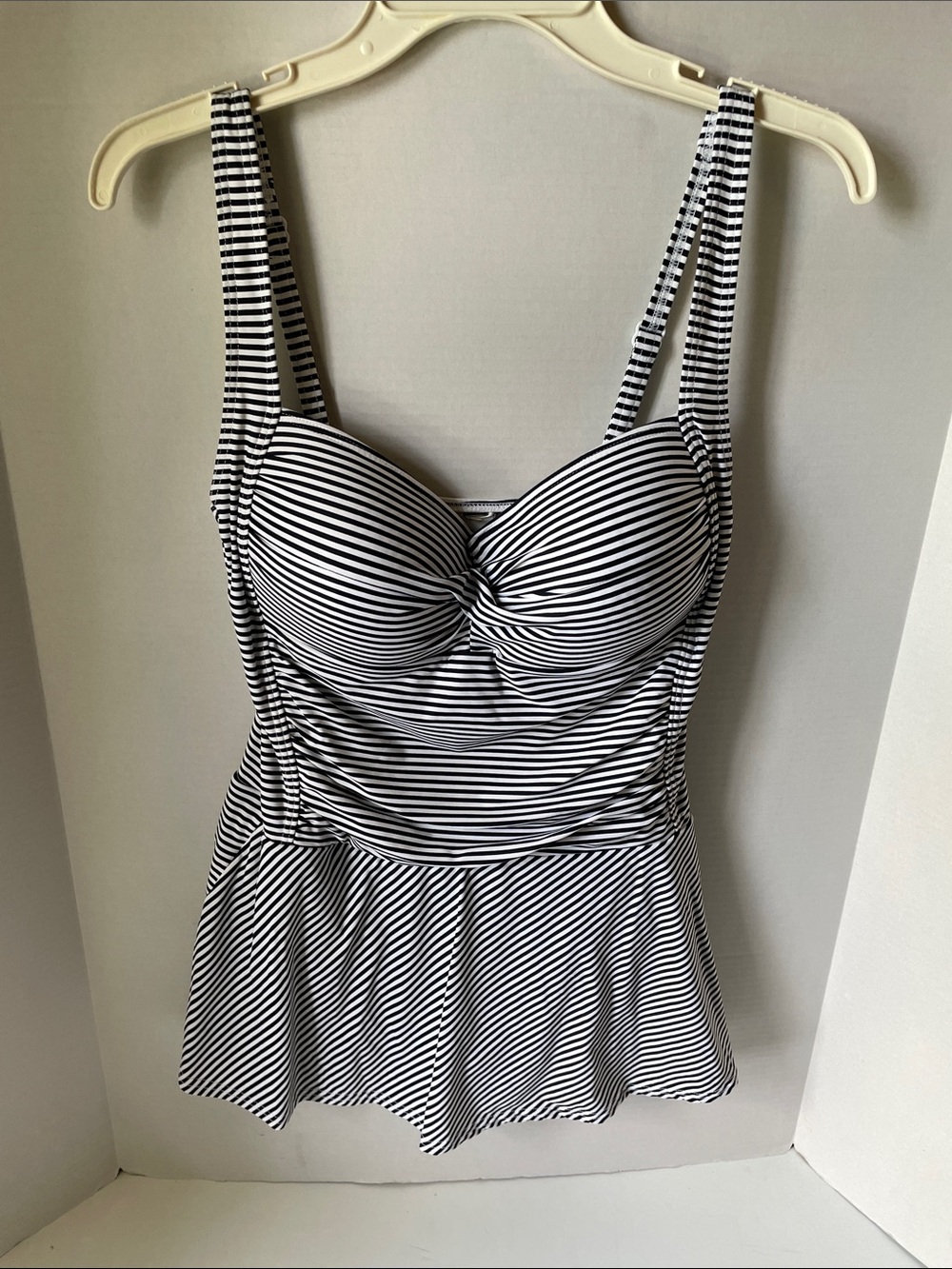 Niptuck Women's Size Large  Padded Swimsuit